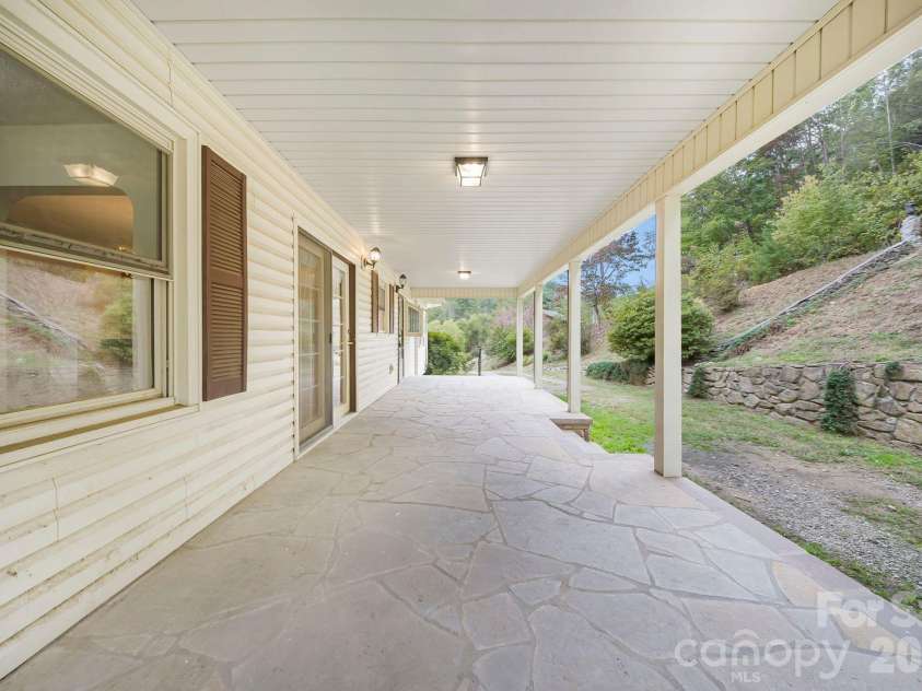 25 Mezzo Cove, Asheville, NC 28804.  MLS# CAR4308363, YatesRealty ID 13232. 