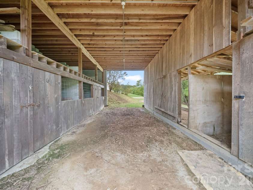25 Mezzo Cove, Asheville, NC 28804.  MLS# CAR4308363, YatesRealty ID 13232. 
