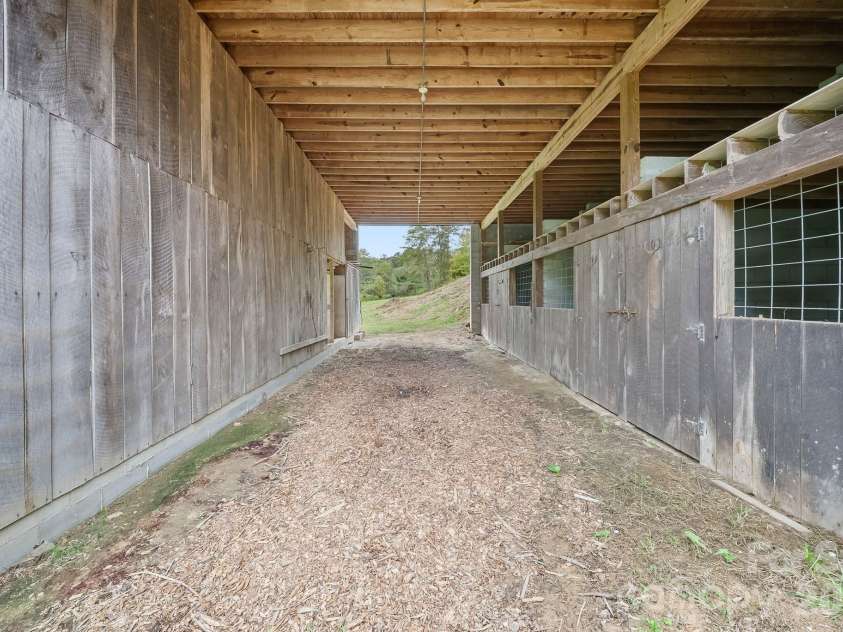 25 Mezzo Cove, Asheville, NC 28804.  MLS# CAR4308363, YatesRealty ID 13232. 