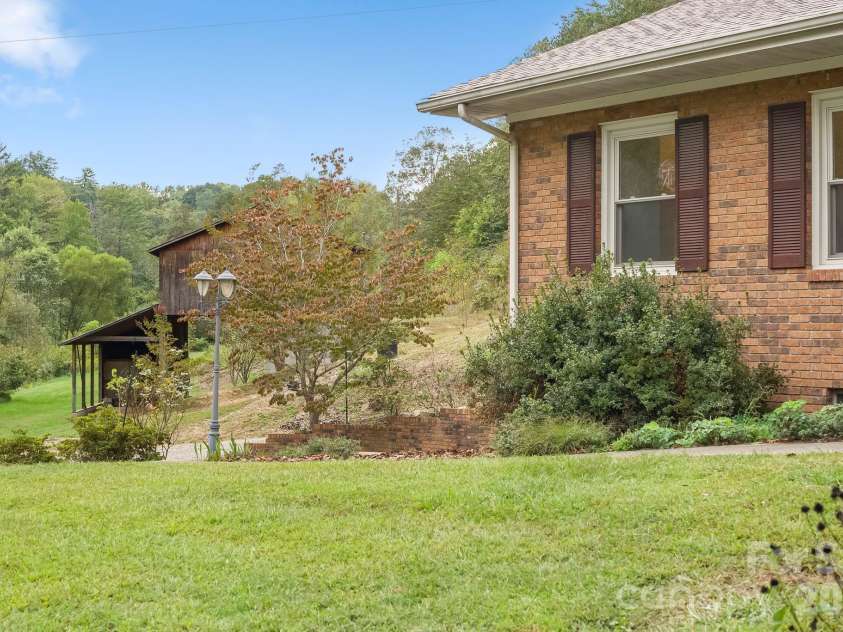 25 Mezzo Cove, Asheville, NC 28804.  MLS# CAR4308363, YatesRealty ID 13232. 