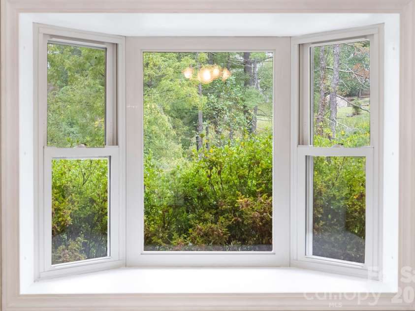 25 Mezzo Cove, Asheville, NC 28804.  MLS# CAR4308363, YatesRealty ID 13232. Picture window in living room