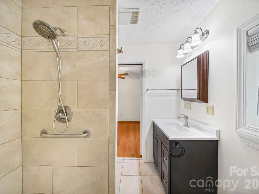 25 Mezzo Cove, Asheville, NC 28804.  MLS# CAR4308363, YatesRealty ID 13232. Update primary bath