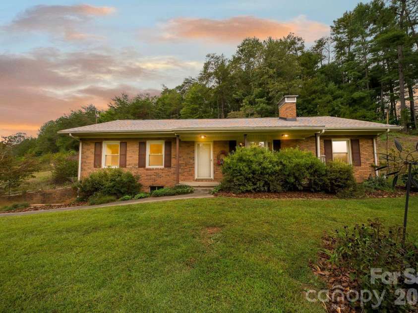 25 Mezzo Cove, Asheville, NC 28804.  MLS# CAR4308363, YatesRealty ID 13232. Welcome home