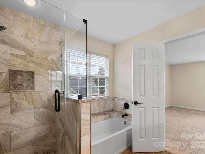 1043 Boxelder Lane, Charlotte, NC 28262.  MLS# CAR4290214, YatesRealty ID 13237. Primary Ensuite