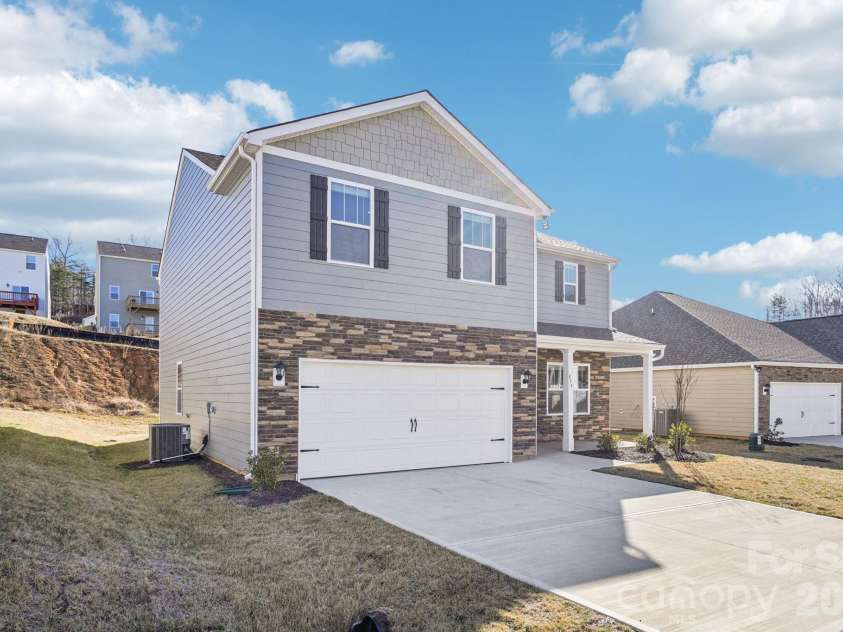 834 Adelston Lane, Asheville, NC 28804.  MLS# CAR4328239, YatesRealty ID 13238. 
