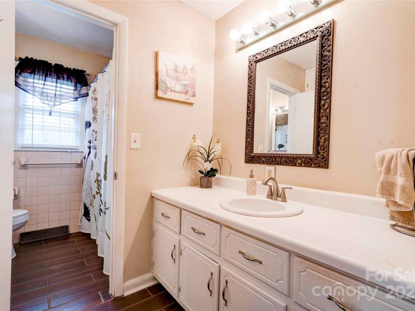 109 Ashley Street, Shelby, NC 28150.  MLS# CAR4256625, YatesRealty ID 13239. Bathroom 2