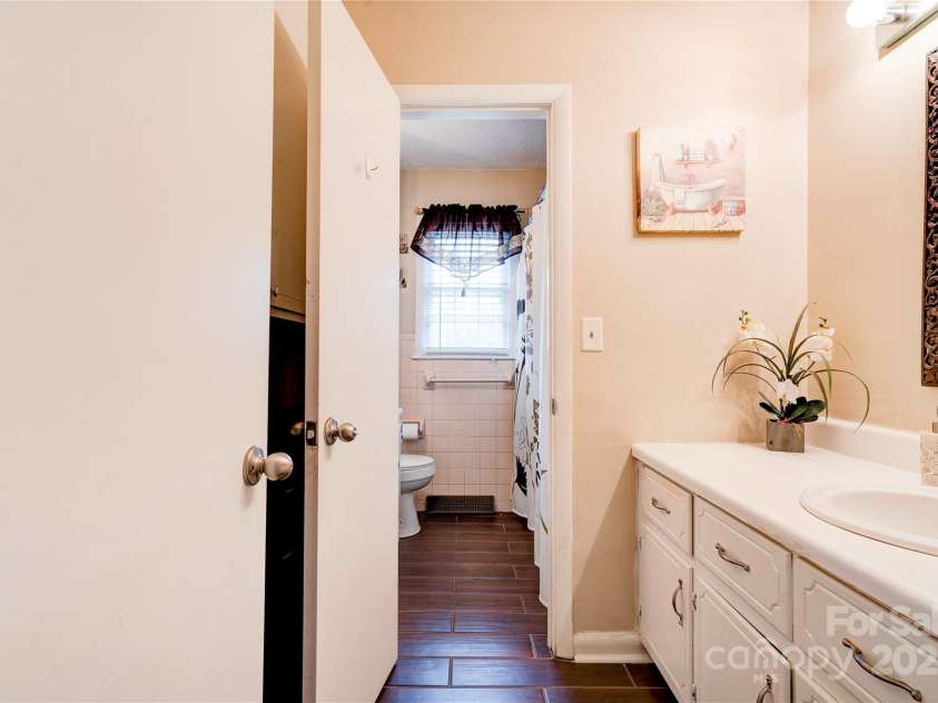 109 Ashley Street, Shelby, NC 28150.  MLS# CAR4256625, YatesRealty ID 13239. Bathroom 2