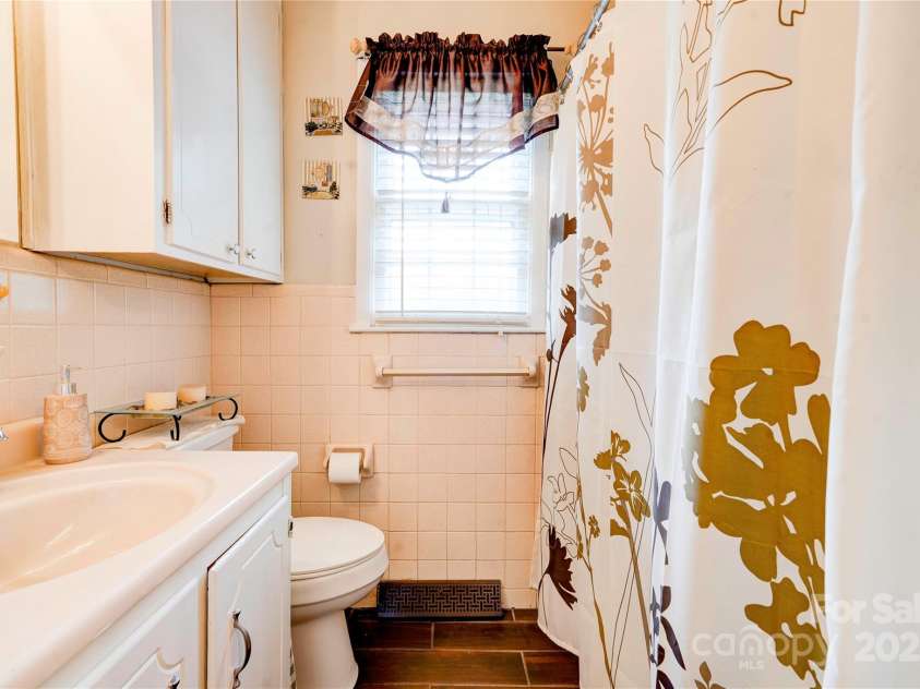 109 Ashley Street, Shelby, NC 28150.  MLS# CAR4256625, YatesRealty ID 13239. Bathroom 2