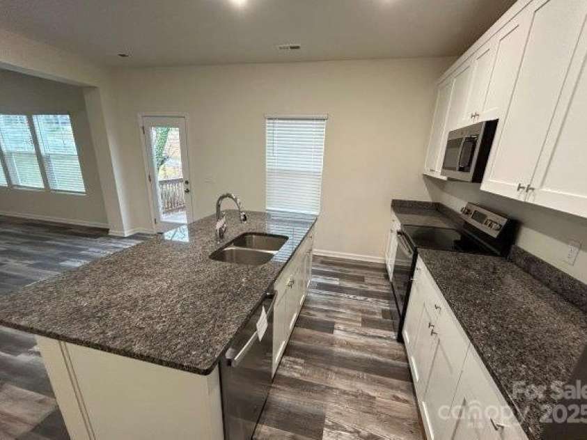 586 30th Avenue Circle, Hickory, NC 28601.  MLS# CAR4328524, YatesRealty ID 1324. 