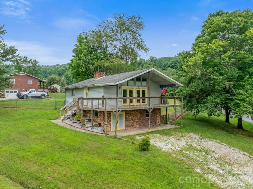 18 Briar Fork Way, Fletcher, NC 28732.  MLS# CAR4322791, YatesRealty ID 13240. 