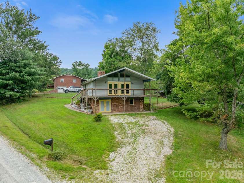 18 Briar Fork Way, Fletcher, NC 28732.  MLS# CAR4322791, YatesRealty ID 13240. 