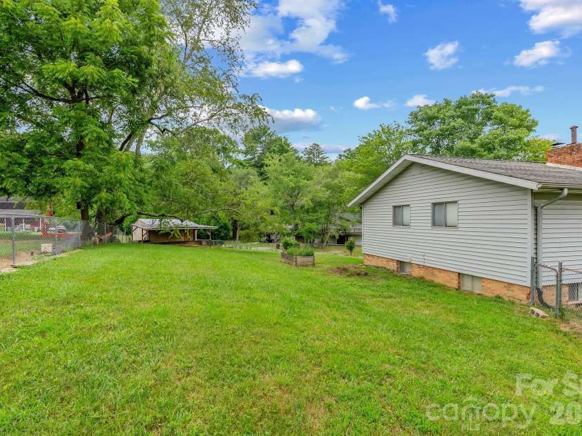 18 Briar Fork Way, Fletcher, NC 28732.  MLS# CAR4322791, YatesRealty ID 13240. 
