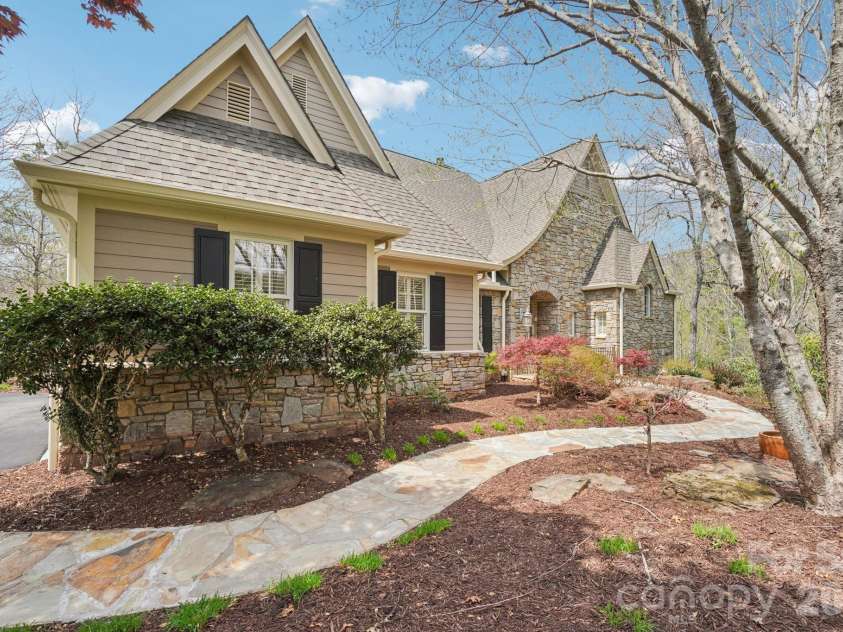 304 Pine Forest Trace, Hendersonville, NC 28739.  MLS# CAR4356124, YatesRealty ID 13241. 