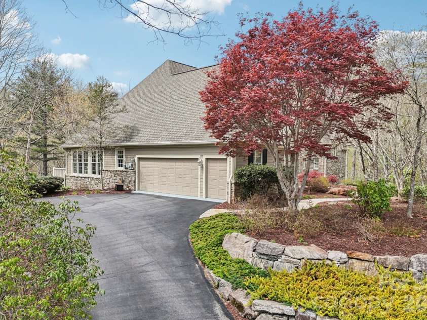 304 Pine Forest Trace, Hendersonville, NC 28739.  MLS# CAR4356124, YatesRealty ID 13241. 