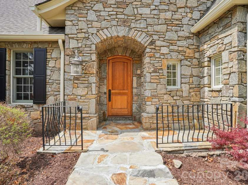 304 Pine Forest Trace, Hendersonville, NC 28739.  MLS# CAR4356124, YatesRealty ID 13241. 