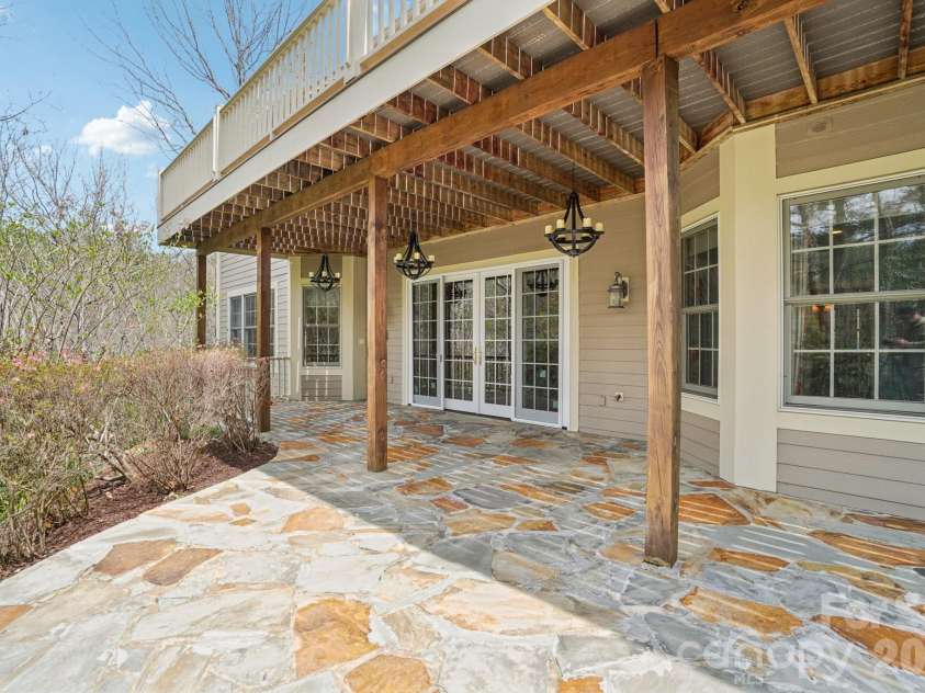 304 Pine Forest Trace, Hendersonville, NC 28739.  MLS# CAR4356124, YatesRealty ID 13241. 