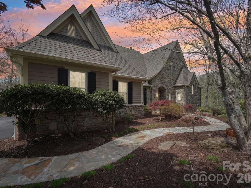 304 Pine Forest Trace, Hendersonville, NC 28739.  MLS# CAR4356124, YatesRealty ID 13241. 
