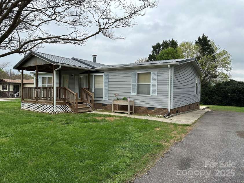 51 Kings Drive, Taylorsville, NC 28681.  MLS# CAR4245754, YatesRealty ID 13242. 