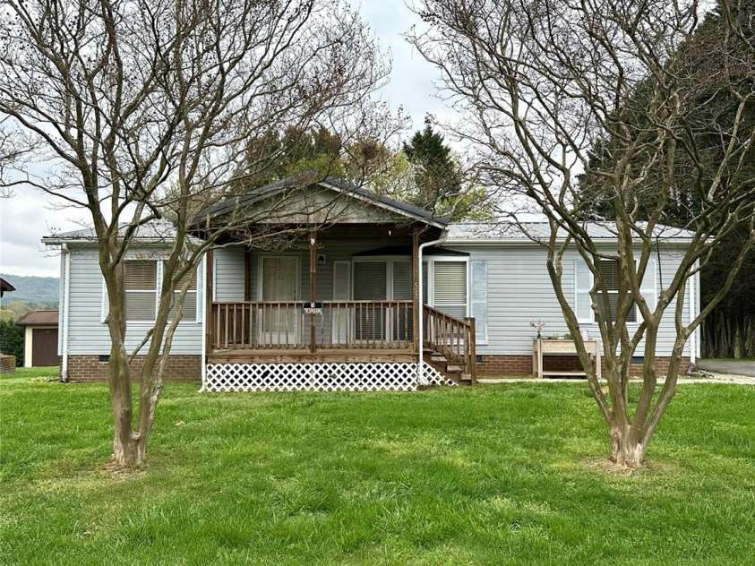 51 Kings Drive, Taylorsville, NC 28681.  MLS# CAR4245754, YatesRealty ID 13242. 