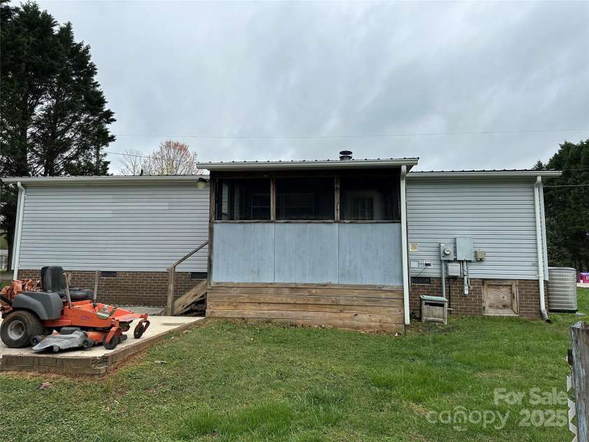 51 Kings Drive, Taylorsville, NC 28681.  MLS# CAR4245754, YatesRealty ID 13242. 