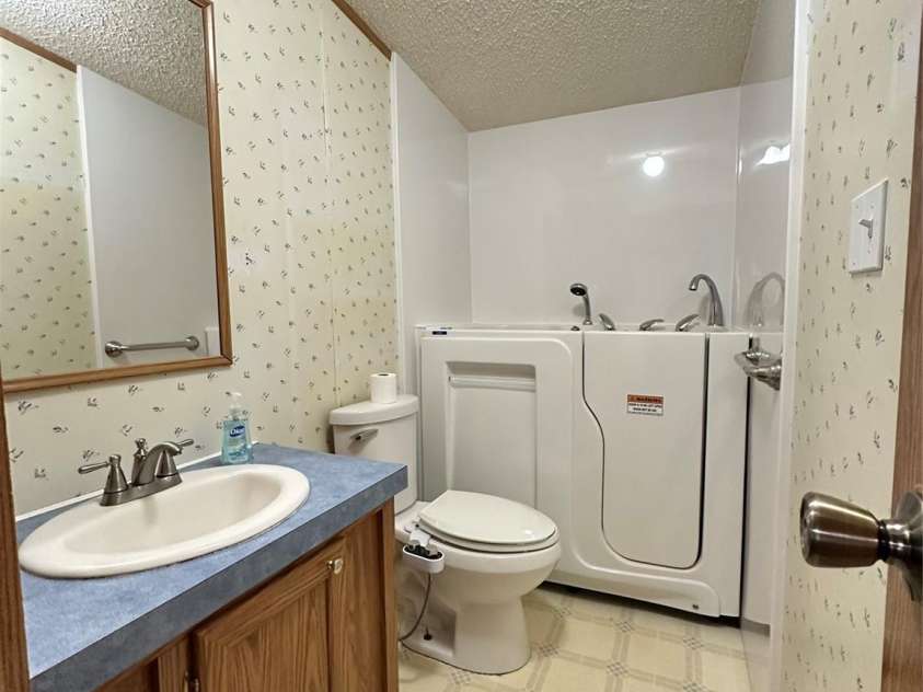 51 Kings Drive, Taylorsville, NC 28681.  MLS# CAR4245754, YatesRealty ID 13242. Guest bath with walk-in jacuzzi tub