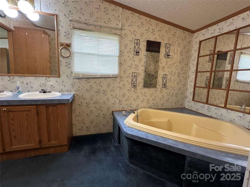 51 Kings Drive, Taylorsville, NC 28681.  MLS# CAR4245754, YatesRealty ID 13242. Primary Bath