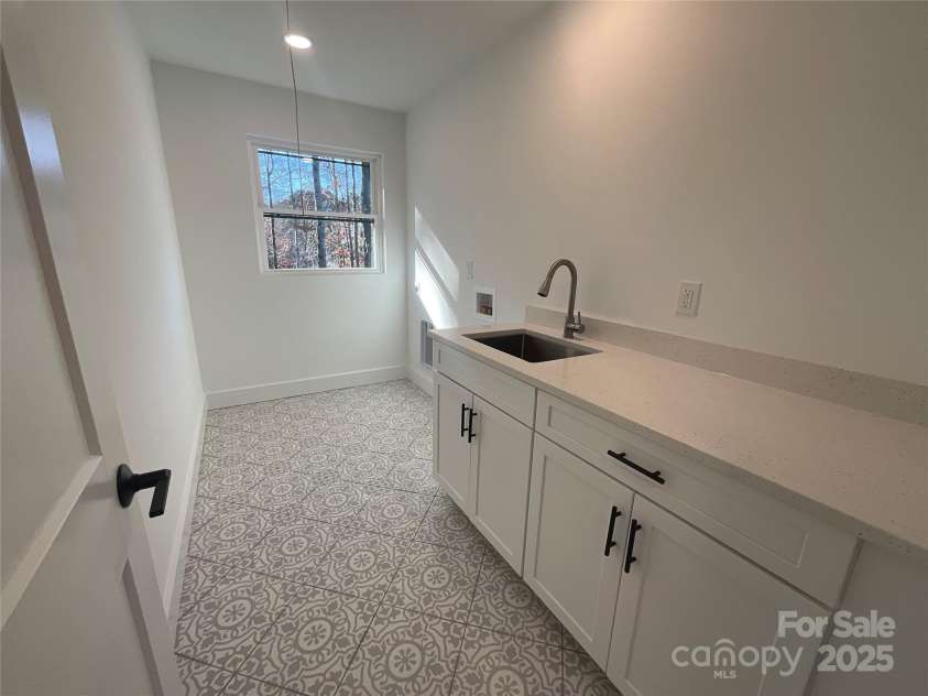 7362 Hemlock Court, Denver, NC 28037.  MLS# CAR4332535, YatesRealty ID 13243. Laundry Room