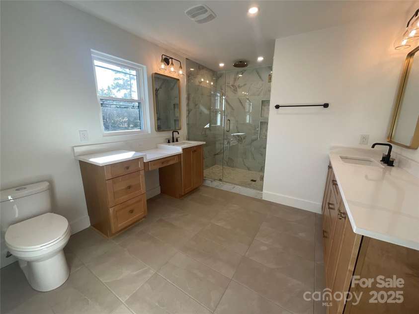 7362 Hemlock Court, Denver, NC 28037.  MLS# CAR4332535, YatesRealty ID 13243. Primary Bathroom