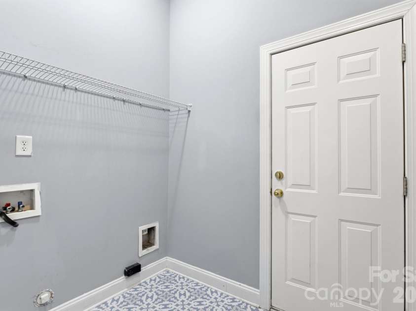 2010 Seabiscuit Drive, Indian Trail, NC 28079.  MLS# CAR4364117, YatesRealty ID 13244. Upper Full Bath