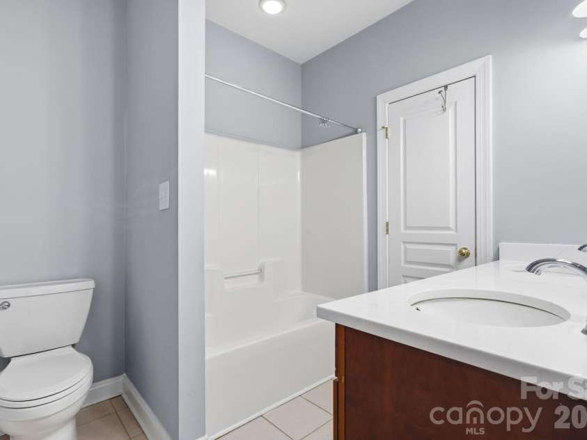 2010 Seabiscuit Drive, Indian Trail, NC 28079.  MLS# CAR4364117, YatesRealty ID 13244. Upper Full Bath