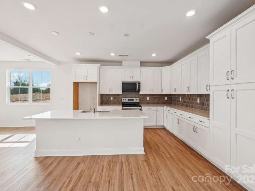 809 Terra Drive, Tega Cay, SC 29708.  MLS# CAR4195842, YatesRealty ID 13244. Kitchen