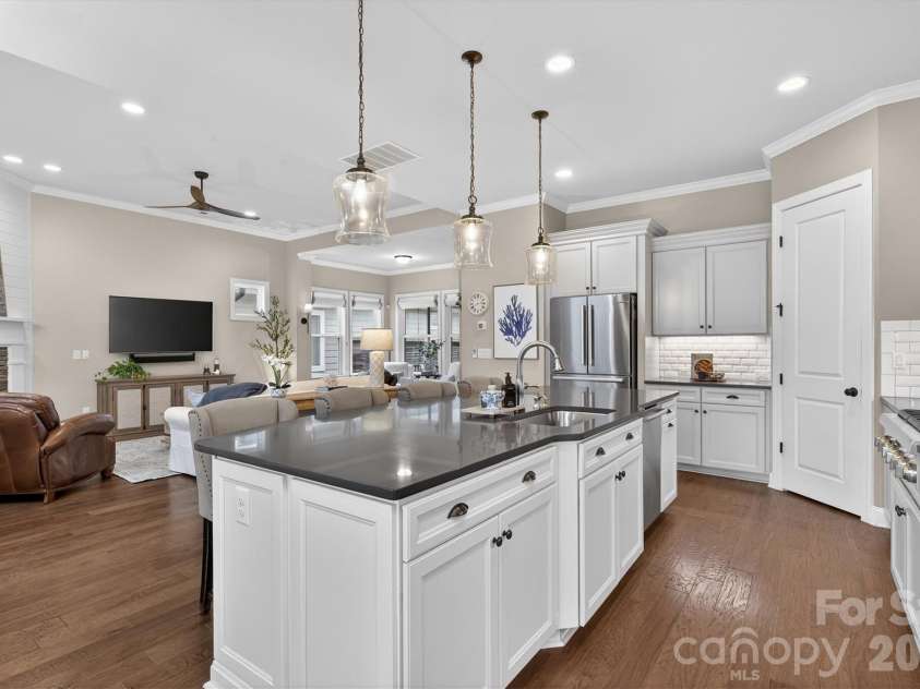 7712 Waverly Walk Avenue, Charlotte, NC 28277.  MLS# CAR4356681, YatesRealty ID 13246. 