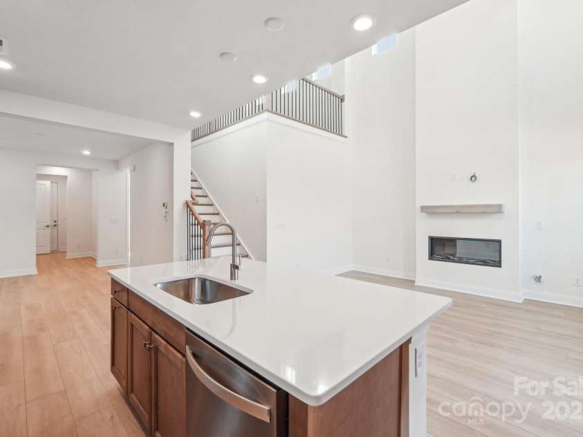 817 Terra Drive, Tega Cay, SC 29708.  MLS# CAR4195740, YatesRealty ID 13246. Kitchen Island