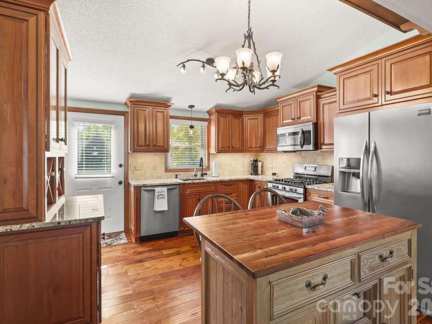 228 Snowshoe Loop, Newland, NC 28657.  MLS# CAR4311800, YatesRealty ID 13248. 