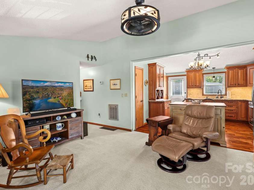 228 Snowshoe Loop, Newland, NC 28657.  MLS# CAR4311800, YatesRealty ID 13248. 