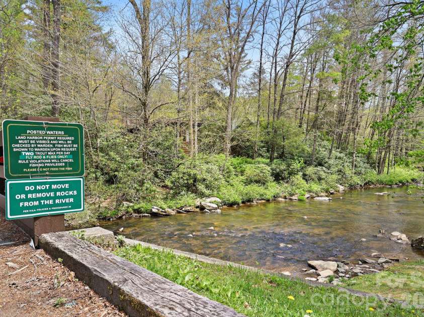 228 Snowshoe Loop, Newland, NC 28657.  MLS# CAR4311800, YatesRealty ID 13248. 
