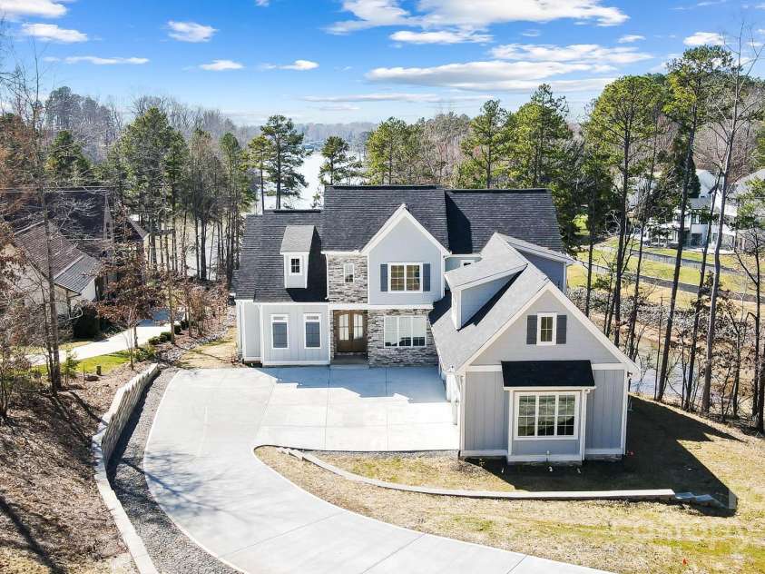 154 Fox Hunt Drive, Mooresville, NC 28117.  MLS# CAR4278407, YatesRealty ID 1325. 