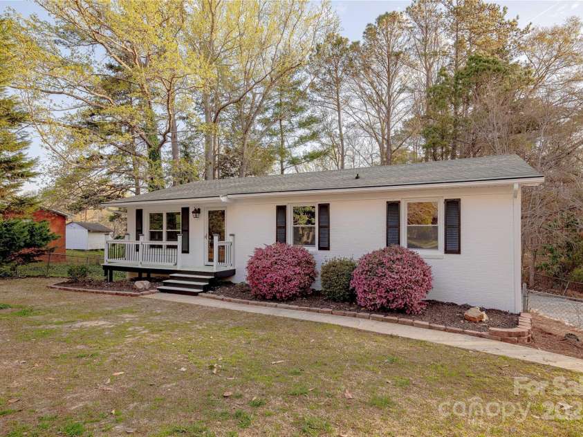 1114 University Drive, Lancaster, SC 29720.  MLS# CAR4231906, YatesRealty ID 13251. 