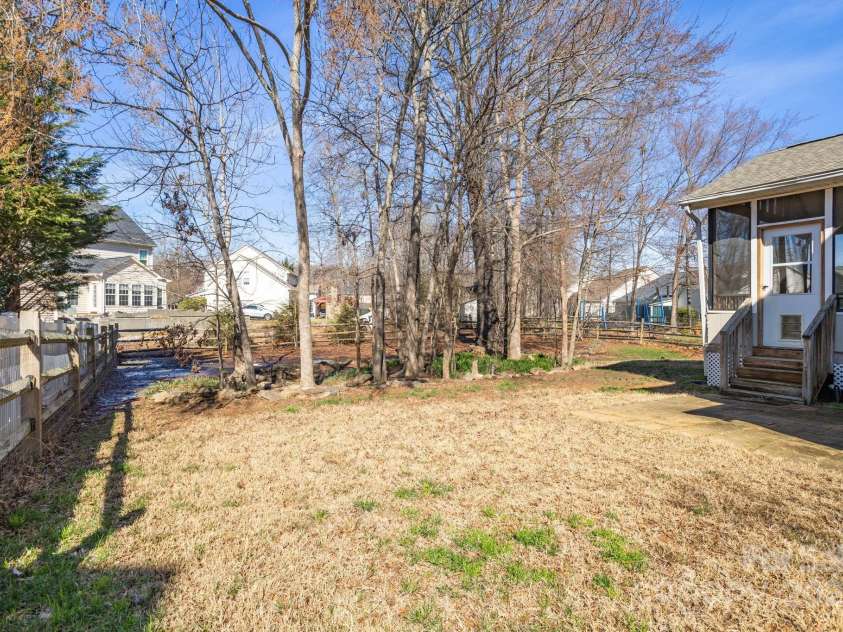 2010 Hollyhedge Lane, Indian Trail, NC 28079.  MLS# CAR4227208, YatesRealty ID 13253. 