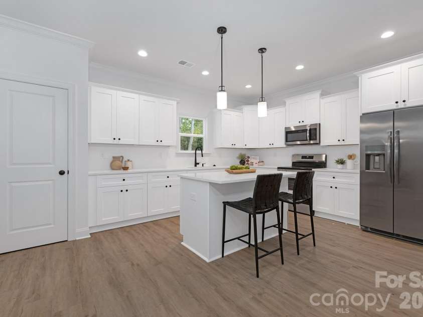 5549 Manning Road, Charlotte, NC 28269.  MLS# CAR4368072, YatesRealty ID 13253. Representation