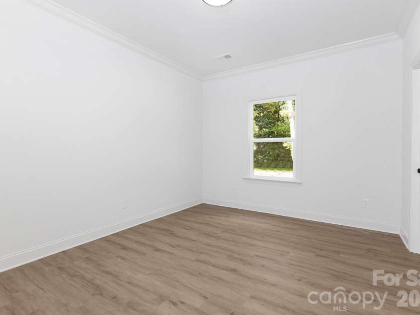 5549 Manning Road, Charlotte, NC 28269.  MLS# CAR4368072, YatesRealty ID 13253. Representation