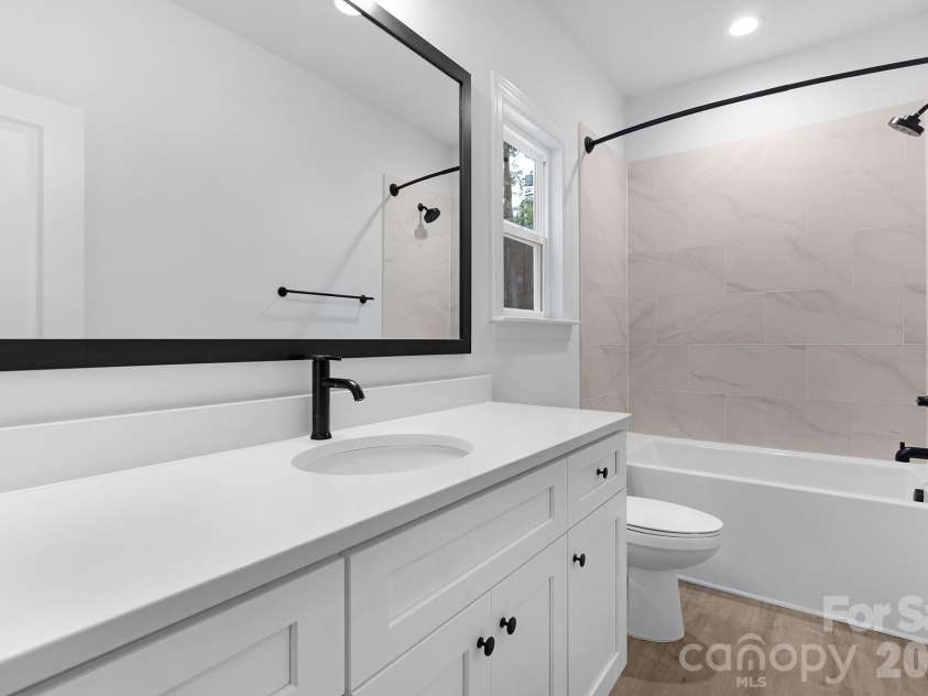 5549 Manning Road, Charlotte, NC 28269.  MLS# CAR4368072, YatesRealty ID 13253. Representation