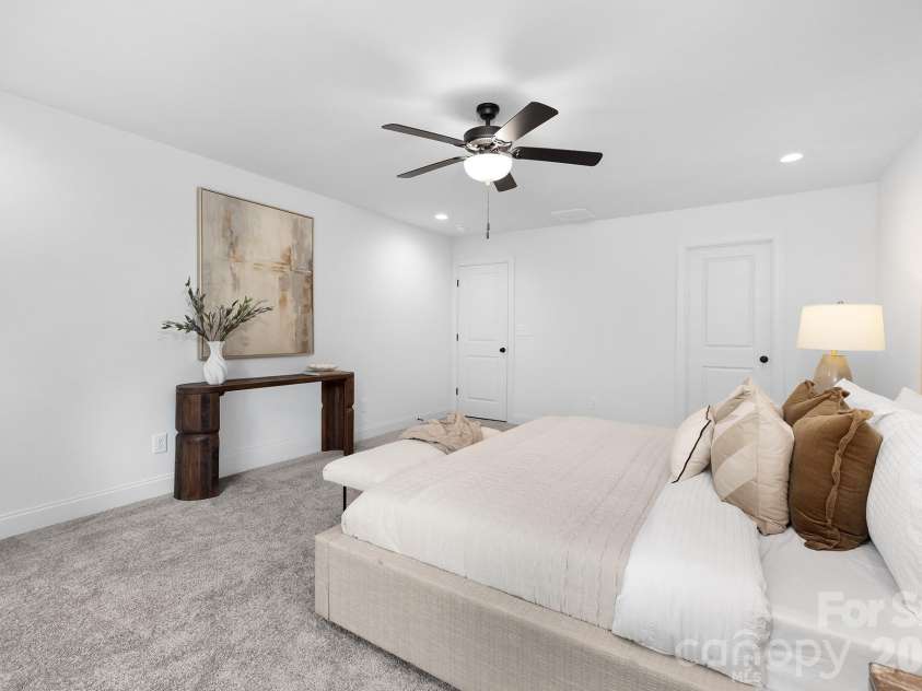 5549 Manning Road, Charlotte, NC 28269.  MLS# CAR4368072, YatesRealty ID 13253. Representation