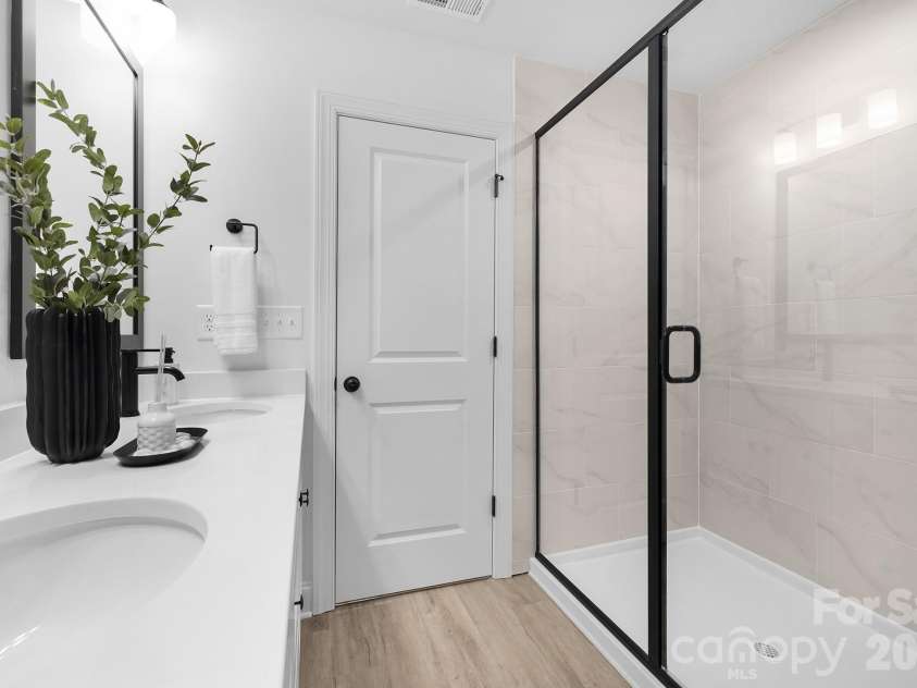 5549 Manning Road, Charlotte, NC 28269.  MLS# CAR4368072, YatesRealty ID 13253. Representation