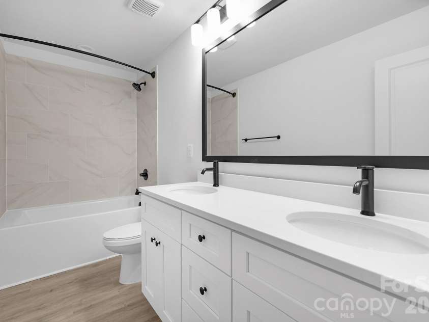 5549 Manning Road, Charlotte, NC 28269.  MLS# CAR4368072, YatesRealty ID 13253. Representation