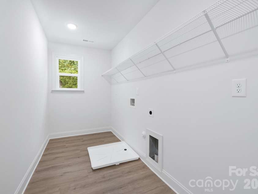 5549 Manning Road, Charlotte, NC 28269.  MLS# CAR4368072, YatesRealty ID 13253. Representation