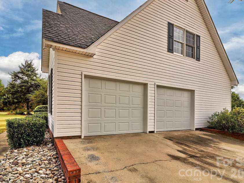 176 Griffin Road, Pageland, SC 29728.  MLS# CAR4307354, YatesRealty ID 13254. 