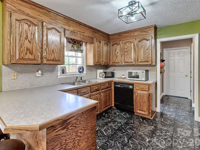 176 Griffin Road, Pageland, SC 29728.  MLS# CAR4307354, YatesRealty ID 13254. 