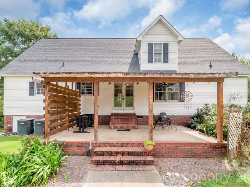 176 Griffin Road, Pageland, SC 29728.  MLS# CAR4307354, YatesRealty ID 13254. 