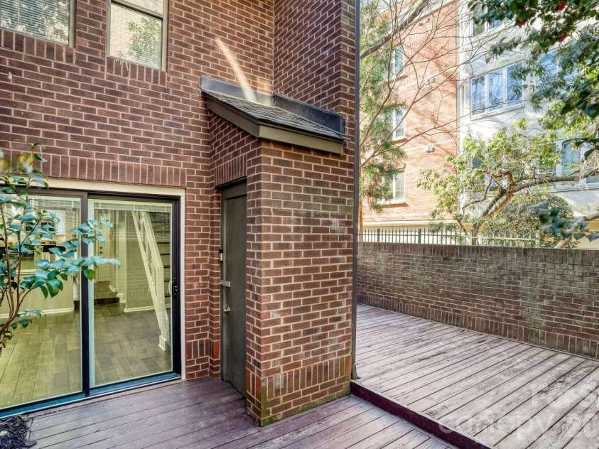 417 Church Street, Charlotte, NC 28202.  MLS# CAR4358979, YatesRealty ID 13254. Gigantic, private outdoor deck!